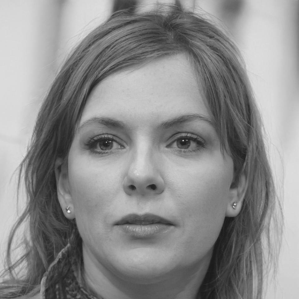 Elena Rossi, dirigente aziendale soddisfatta